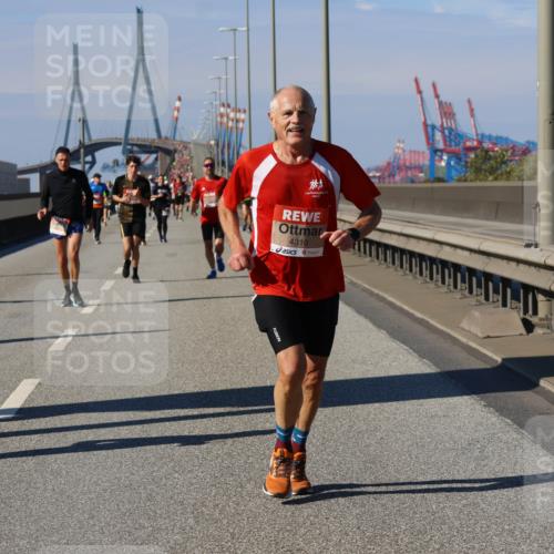 03.10.2025 - Köhlbrandbrückenlauf Strokosch-Dieckow http://msf.ph/oto/9117160 03.10.2025 12:52:30 Position 3 4310 meine-sportfotos.de