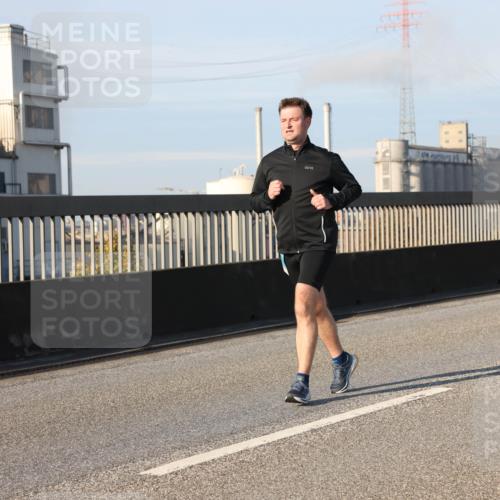 03.10.2025 - Köhlbrandbrückenlauf Lena Gebhardt http://msf.ph/oto/9117182 03.10.2025 09:44:21 Position 2  meine-sportfotos.de