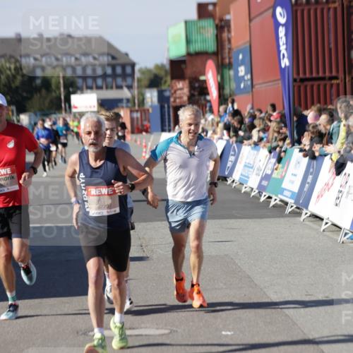 03.10.2025 - Köhlbrandbrückenlauf Jannik Wohlers http://msf.ph/oto/9117188 03.10.2025 13:03:00 Ziel 4095, 4137, 4203, 4279, 4294, 4619, 4747, 6175, 6447, 6655, 6770 meine-sportfotos.de