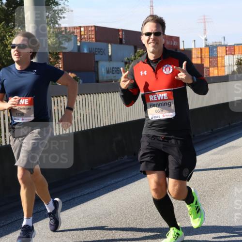 03.10.2025 - Köhlbrandbrückenlauf Strokosch-Dieckow http://msf.ph/oto/9117197 03.10.2025 12:52:31 Position 3 80, 4738, 123, 1910, 6696 meine-sportfotos.de