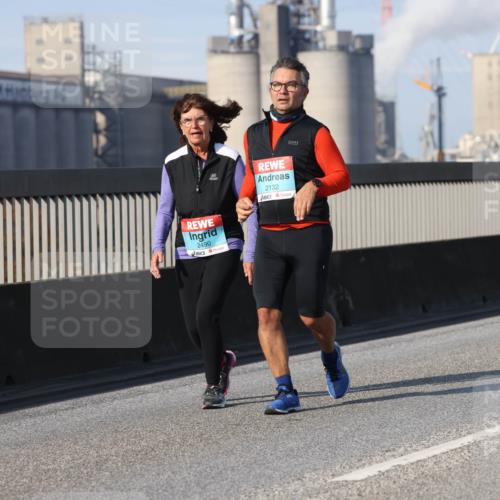 03.10.2025 - Köhlbrandbrückenlauf Lena Gebhardt http://msf.ph/oto/9117199 03.10.2025 10:22:14 Position 2 2490, 2132 meine-sportfotos.de