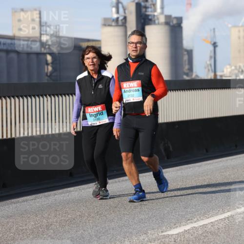 03.10.2025 - Köhlbrandbrückenlauf Lena Gebhardt http://msf.ph/oto/9117208 03.10.2025 10:22:14 Position 2 2490, 2132 meine-sportfotos.de
