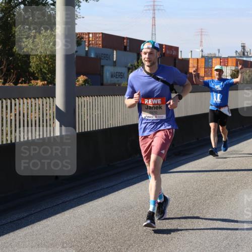 03.10.2025 - Köhlbrandbrückenlauf Strokosch-Dieckow http://msf.ph/oto/9117215 03.10.2025 12:52:34 Position 3 880, 5970 meine-sportfotos.de