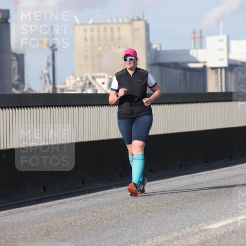 03.10.2025 - Köhlbrandbrückenlauf Lena Gebhardt http://msf.ph/oto/9117217 03.10.2025 10:22:15 Position 2  meine-sportfotos.de