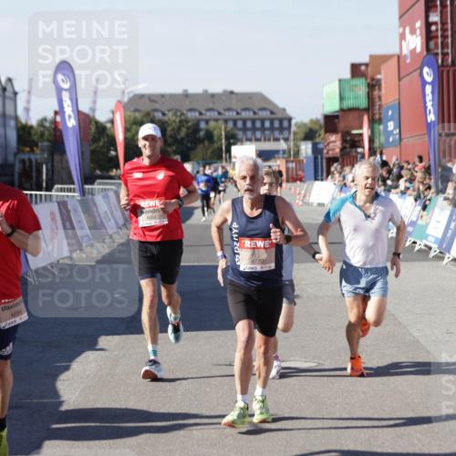 03.10.2025 - Köhlbrandbrückenlauf Jannik Wohlers http://msf.ph/oto/9117218 03.10.2025 13:03:01 Ziel 4095, 4137, 4203, 4279, 4294, 4619, 4747, 6655, 6770 meine-sportfotos.de