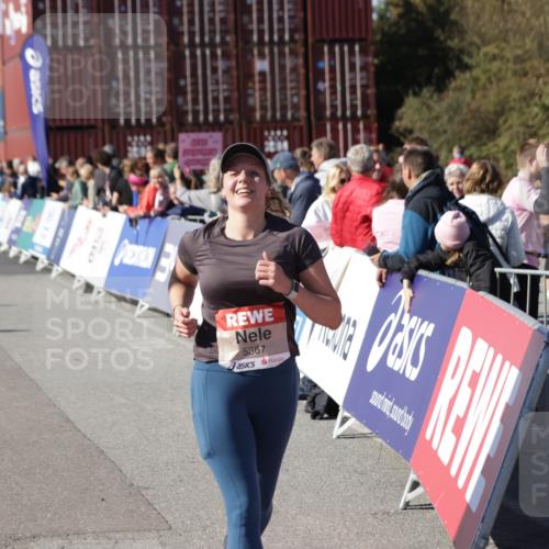03.10.2025 - Köhlbrandbrückenlauf Jannik Wohlers http://msf.ph/oto/9117246 03.10.2025 13:33:43 Ziel 4744, 5074, 5077, 5179, 5367, 5546, 5579, 6094, 6734 meine-sportfotos.de