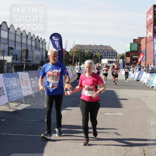 03.10.2025 - Köhlbrandbrückenlauf Jannik Wohlers http://msf.ph/oto/9117252 03.10.2025 13:33:47 Ziel 4744, 5074, 5077, 5367, 5546, 5579, 6734 meine-sportfotos.de