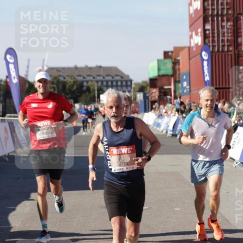 03.10.2025 - Köhlbrandbrückenlauf Jannik Wohlers http://msf.ph/oto/9117253 03.10.2025 13:03:02 Ziel 4095, 4137, 4203, 4279, 4294, 4619, 4747, 6655, 6770 meine-sportfotos.de