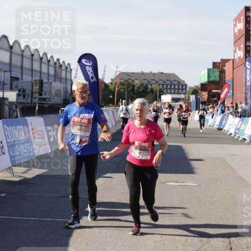 03.10.2025 - Köhlbrandbrückenlauf Jannik Wohlers http://msf.ph/oto/9117257 03.10.2025 13:33:47 Ziel 4744, 5074, 5077, 5367, 5546, 5579, 6734 meine-sportfotos.de