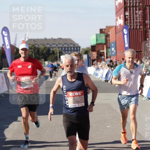 03.10.2025 - Köhlbrandbrückenlauf Jannik Wohlers http://msf.ph/oto/9117260 03.10.2025 13:03:02 Ziel 4095, 4137, 4203, 4279, 4294, 4619, 4747, 6655, 6770 meine-sportfotos.de