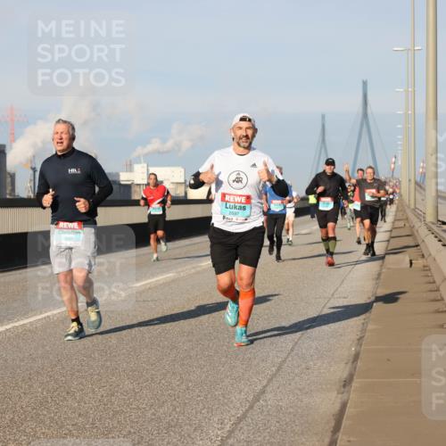 03.10.2025 - Köhlbrandbrückenlauf Lena Gebhardt http://msf.ph/oto/9117261 03.10.2025 09:44:23 Position 2 2697, 3137 meine-sportfotos.de