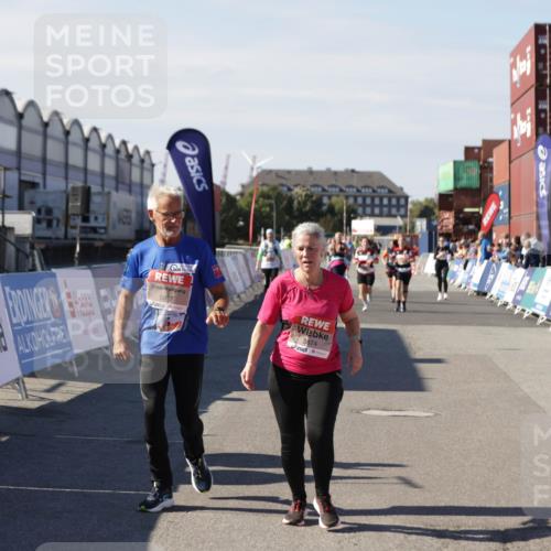 03.10.2025 - Köhlbrandbrückenlauf Jannik Wohlers http://msf.ph/oto/9117272 03.10.2025 13:33:47 Ziel 4744, 5074, 5077, 5367, 5546, 5579, 6734 meine-sportfotos.de