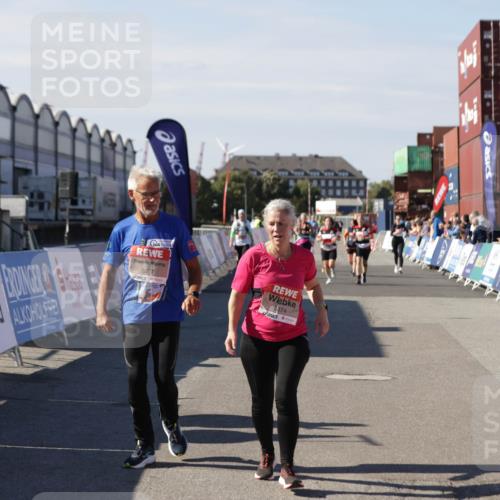 03.10.2025 - Köhlbrandbrückenlauf Jannik Wohlers http://msf.ph/oto/9117278 03.10.2025 13:33:47 Ziel 4744, 5074, 5077, 5367, 5546, 5579, 6734 meine-sportfotos.de