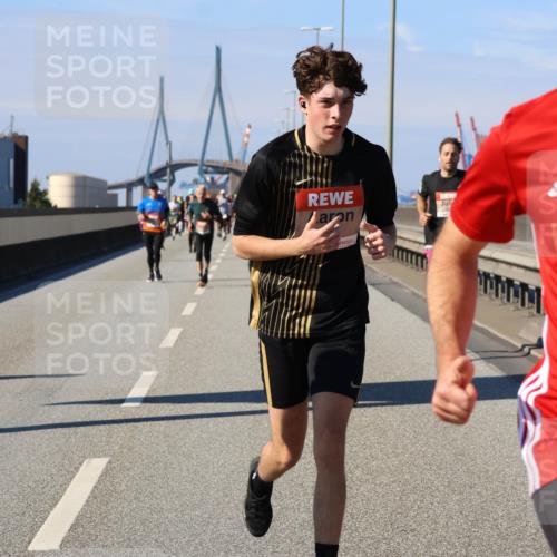 03.10.2025 - Köhlbrandbrückenlauf Strokosch-Dieckow http://msf.ph/oto/9117281 03.10.2025 12:52:37 Position 3 6850 meine-sportfotos.de