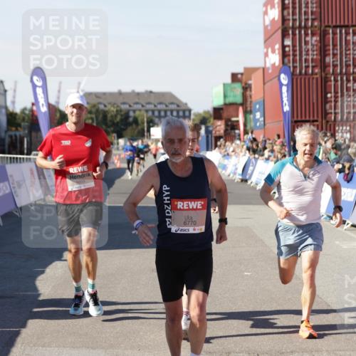 03.10.2025 - Köhlbrandbrückenlauf Jannik Wohlers http://msf.ph/oto/9117282 03.10.2025 13:03:02 Ziel 4095, 4137, 4203, 4279, 4294, 4619, 4747, 6655, 6770 meine-sportfotos.de