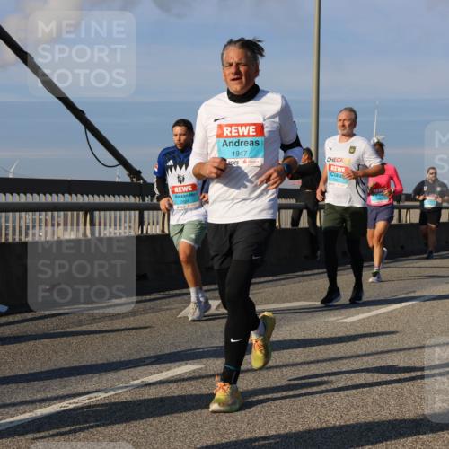 03.10.2025 - Köhlbrandbrückenlauf Strokosch-Dieckow http://msf.ph/oto/9117287 03.10.2025 09:50:43 Position 2 1947, 2834, 24, 2246 meine-sportfotos.de