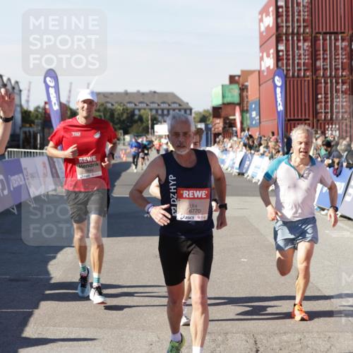 03.10.2025 - Köhlbrandbrückenlauf Jannik Wohlers http://msf.ph/oto/9117288 03.10.2025 13:03:02 Ziel 4095, 4137, 4203, 4279, 4294, 4619, 4747, 6655, 6770 meine-sportfotos.de
