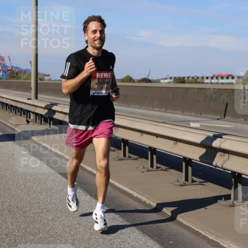 03.10.2025 - Köhlbrandbrückenlauf Strokosch-Dieckow http://msf.ph/oto/9117310 03.10.2025 12:52:40 Position 3 4954 meine-sportfotos.de