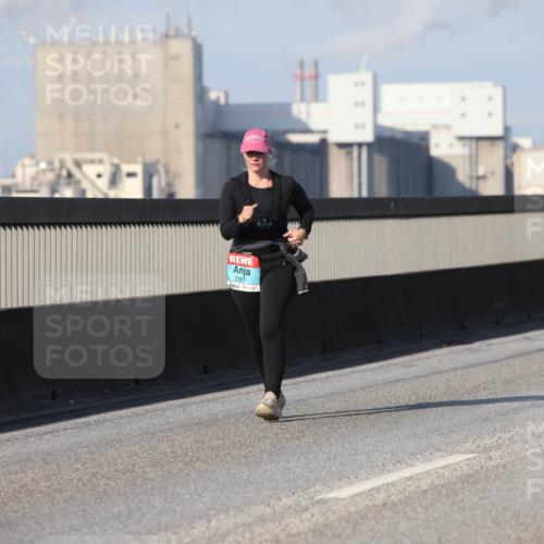 03.10.2025 - Köhlbrandbrückenlauf Lena Gebhardt http://msf.ph/oto/9117321 03.10.2025 10:22:41 Position 2 2367 meine-sportfotos.de