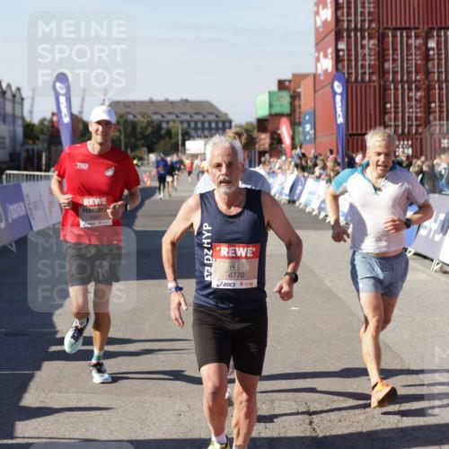03.10.2025 - Köhlbrandbrückenlauf Jannik Wohlers http://msf.ph/oto/9117329 03.10.2025 13:03:02 Ziel 4095, 4137, 4203, 4279, 4294, 4619, 4747, 6655, 6770 meine-sportfotos.de
