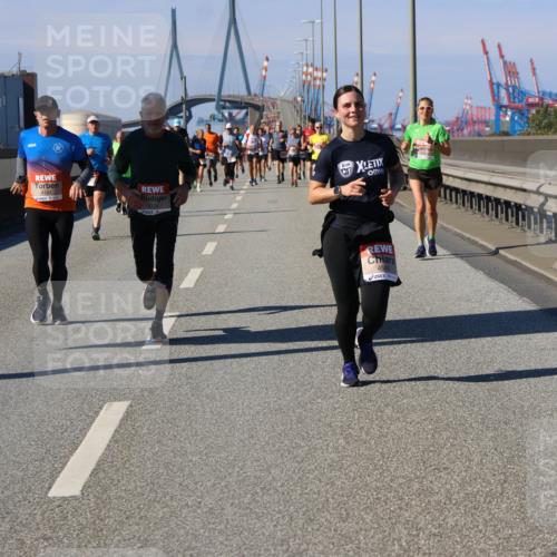 03.10.2025 - Köhlbrandbrückenlauf Strokosch-Dieckow http://msf.ph/oto/9117332 03.10.2025 12:52:44 Position 3 4184, 4134, 057 meine-sportfotos.de
