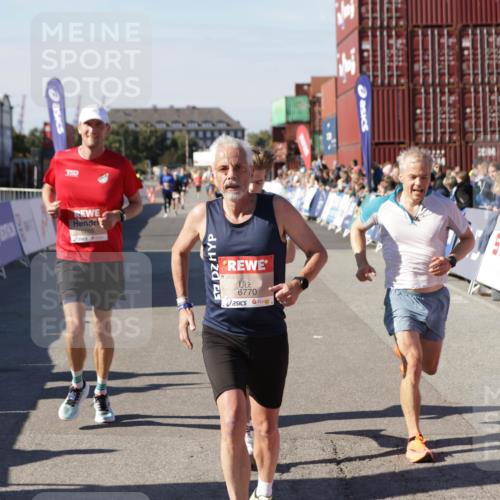 03.10.2025 - Köhlbrandbrückenlauf Jannik Wohlers http://msf.ph/oto/9117335 03.10.2025 13:03:02 Ziel 4095, 4137, 4203, 4279, 4294, 4619, 4747, 6655, 6770 meine-sportfotos.de