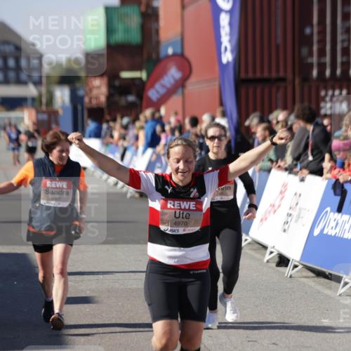 03.10.2025 - Köhlbrandbrückenlauf Jannik Wohlers http://msf.ph/oto/9117336 03.10.2025 13:33:55 Ziel 4919, 4970, 5036, 5074, 5077, 5300, 6246, 6420 meine-sportfotos.de