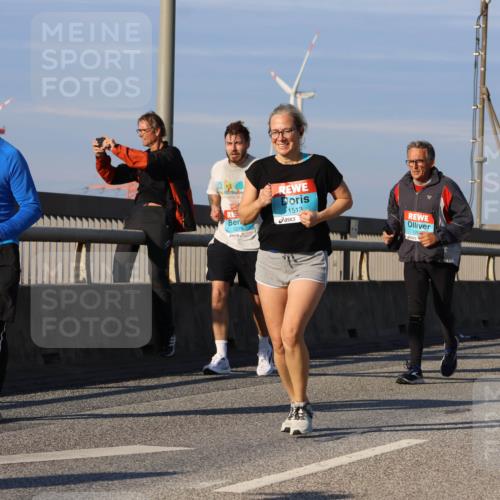 03.10.2025 - Köhlbrandbrückenlauf Strokosch-Dieckow http://msf.ph/oto/9117339 03.10.2025 09:50:52 Position 2 1322, 1513, 3276, 126 meine-sportfotos.de