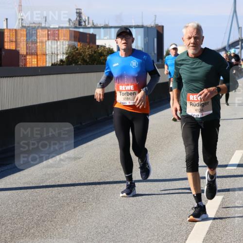 03.10.2025 - Köhlbrandbrückenlauf Strokosch-Dieckow http://msf.ph/oto/9117342 03.10.2025 12:52:46 Position 3 4184, 4134 meine-sportfotos.de