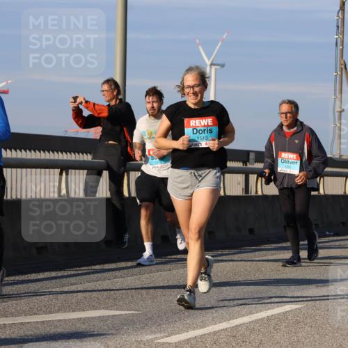 03.10.2025 - Köhlbrandbrückenlauf Strokosch-Dieckow http://msf.ph/oto/9117347 03.10.2025 09:50:52 Position 2 1322, 1513, 1287 meine-sportfotos.de