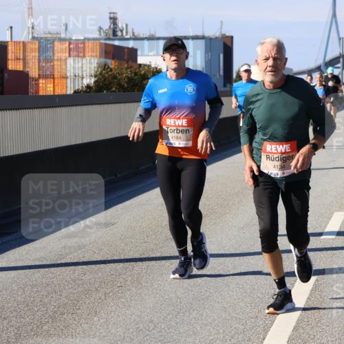 03.10.2025 - Köhlbrandbrückenlauf Strokosch-Dieckow http://msf.ph/oto/9117348 03.10.2025 12:52:46 Position 3 4184, 4134 meine-sportfotos.de