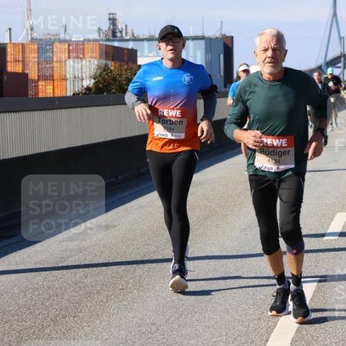 03.10.2025 - Köhlbrandbrückenlauf Strokosch-Dieckow http://msf.ph/oto/9117359 03.10.2025 12:52:46 Position 3 4184, 4134 meine-sportfotos.de