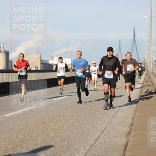 03.10.2025 - Köhlbrandbrückenlauf Lena Gebhardt http://msf.ph/oto/9117365 03.10.2025 09:44:25 Position 2  meine-sportfotos.de