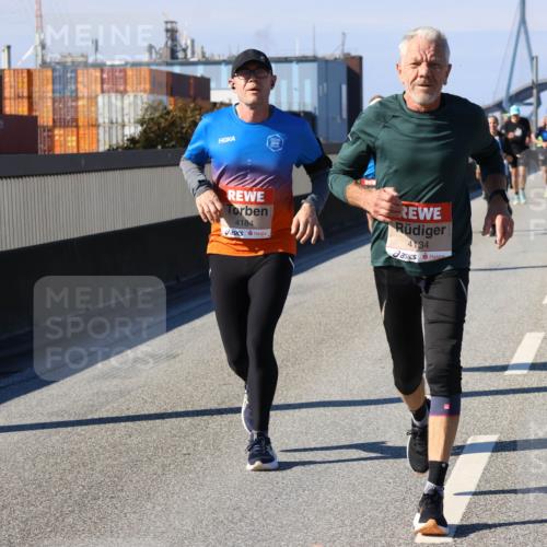 03.10.2025 - Köhlbrandbrückenlauf Strokosch-Dieckow http://msf.ph/oto/9117368 03.10.2025 12:52:46 Position 3 4184, 4134 meine-sportfotos.de