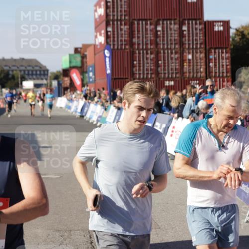 03.10.2025 - Köhlbrandbrückenlauf Jannik Wohlers http://msf.ph/oto/9117370 03.10.2025 13:03:04 Ziel 4095, 4137, 4203, 4279, 4294, 4747, 6655, 6770 meine-sportfotos.de