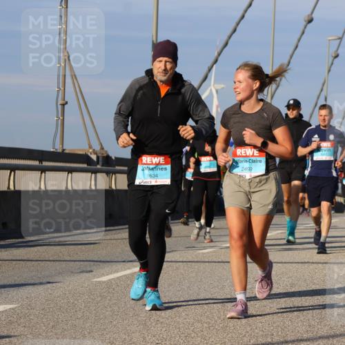 03.10.2025 - Köhlbrandbrückenlauf Strokosch-Dieckow http://msf.ph/oto/9117381 03.10.2025 09:50:57 Position 2 1634, 2499, 3047 meine-sportfotos.de