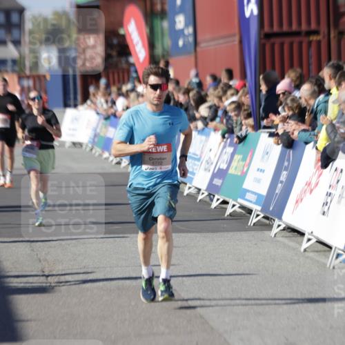03.10.2025 - Köhlbrandbrückenlauf Jannik Wohlers http://msf.ph/oto/9117386 03.10.2025 13:03:10 Ziel 4085, 4294, 4856, 5048, 6279, 6655, 6722, 6770, 6784 meine-sportfotos.de