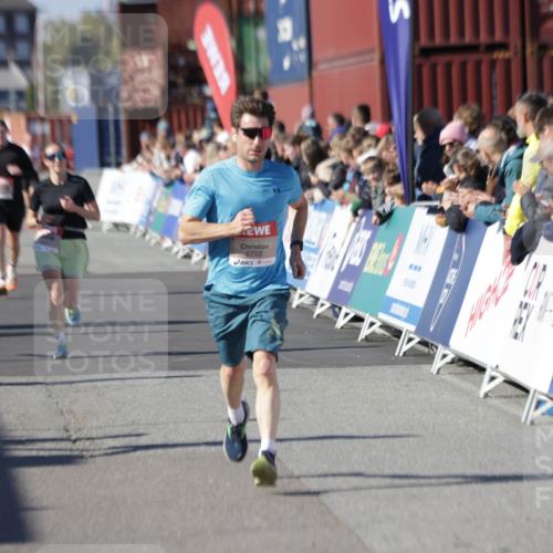 03.10.2025 - Köhlbrandbrückenlauf Jannik Wohlers http://msf.ph/oto/9117392 03.10.2025 13:03:10 Ziel 4085, 4294, 4856, 5048, 6279, 6655, 6722, 6770, 6784 meine-sportfotos.de