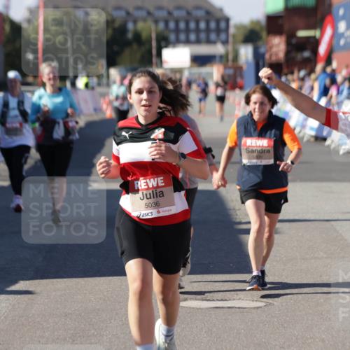 03.10.2025 - Köhlbrandbrückenlauf Jannik Wohlers http://msf.ph/oto/9117397 03.10.2025 13:33:56 Ziel 4919, 4970, 5036, 5074, 5077, 5300, 6246, 6420, 6421 meine-sportfotos.de