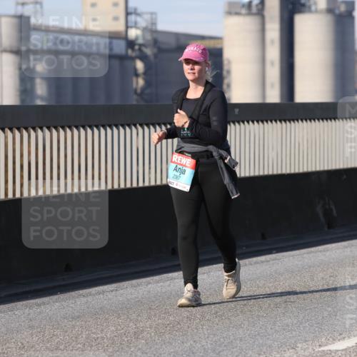 03.10.2025 - Köhlbrandbrückenlauf Lena Gebhardt http://msf.ph/oto/9117401 03.10.2025 10:22:46 Position 2 2367 meine-sportfotos.de