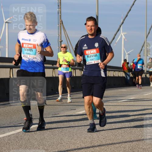 03.10.2025 - Köhlbrandbrückenlauf Strokosch-Dieckow http://msf.ph/oto/9117406 03.10.2025 09:51:01 Position 2 3049, 48, 3047 meine-sportfotos.de