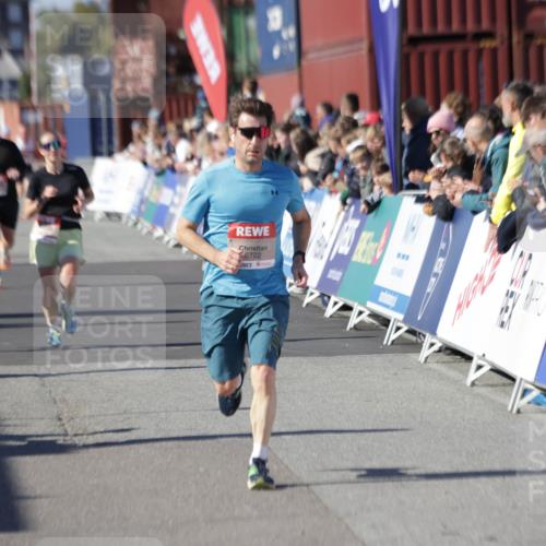 03.10.2025 - Köhlbrandbrückenlauf Jannik Wohlers http://msf.ph/oto/9117408 03.10.2025 13:03:10 Ziel 4085, 4294, 4856, 5048, 6279, 6655, 6722, 6770, 6784 meine-sportfotos.de