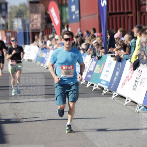 03.10.2025 - Köhlbrandbrückenlauf Jannik Wohlers http://msf.ph/oto/9117415 03.10.2025 13:03:10 Ziel 4085, 4294, 4856, 5048, 6279, 6655, 6722, 6770, 6784 meine-sportfotos.de
