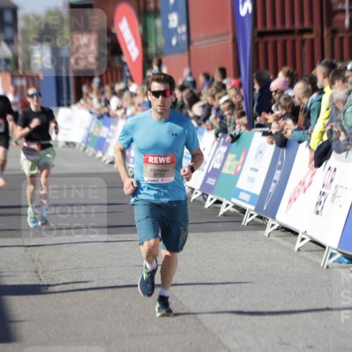 03.10.2025 - Köhlbrandbrückenlauf Jannik Wohlers http://msf.ph/oto/9117423 03.10.2025 13:03:10 Ziel 4085, 4294, 4856, 5048, 6279, 6655, 6722, 6770, 6784 meine-sportfotos.de