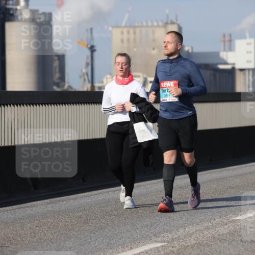 03.10.2025 - Köhlbrandbrückenlauf Lena Gebhardt http://msf.ph/oto/9117432 03.10.2025 10:22:49 Position 2 3474 meine-sportfotos.de