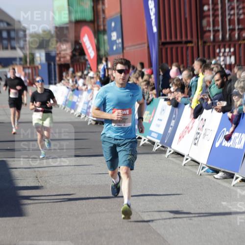 03.10.2025 - Köhlbrandbrückenlauf Jannik Wohlers http://msf.ph/oto/9117433 03.10.2025 13:03:11 Ziel 4085, 4208, 4294, 4856, 5048, 6279, 6612, 6655, 6722, 6770, 6784 meine-sportfotos.de
