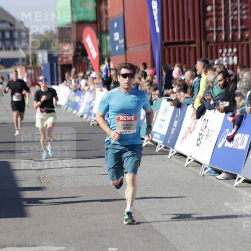 03.10.2025 - Köhlbrandbrückenlauf Jannik Wohlers http://msf.ph/oto/9117440 03.10.2025 13:03:11 Ziel 4085, 4208, 4294, 4856, 5048, 6279, 6612, 6655, 6722, 6770, 6784 meine-sportfotos.de