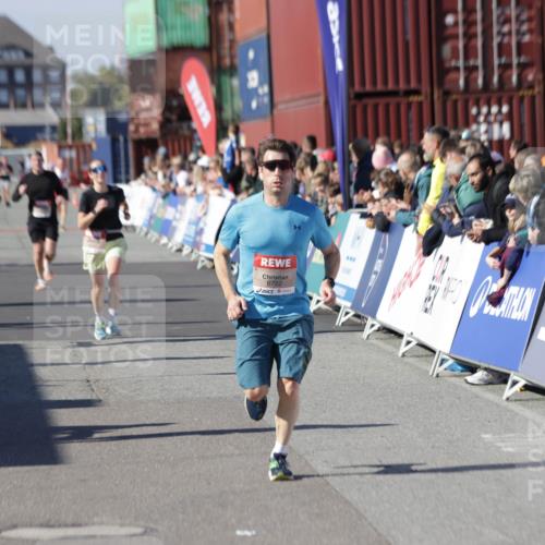03.10.2025 - Köhlbrandbrückenlauf Jannik Wohlers http://msf.ph/oto/9117447 03.10.2025 13:03:11 Ziel 4085, 4208, 4294, 4856, 5048, 6279, 6612, 6655, 6722, 6770, 6784 meine-sportfotos.de