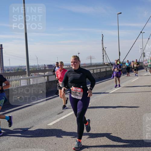 03.10.2025 - Köhlbrandbrückenlauf Michael Burmester http://msf.ph/oto/9117448 03.10.2025 12:59:00 Position 2 4969 meine-sportfotos.de