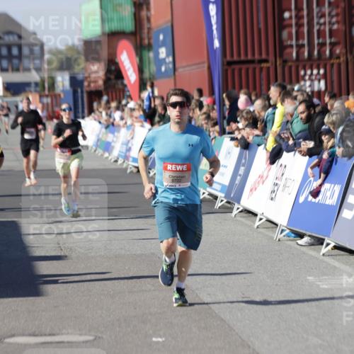 03.10.2025 - Köhlbrandbrückenlauf Jannik Wohlers http://msf.ph/oto/9117453 03.10.2025 13:03:11 Ziel 4085, 4208, 4294, 4856, 5048, 6279, 6612, 6655, 6722, 6770, 6784 meine-sportfotos.de